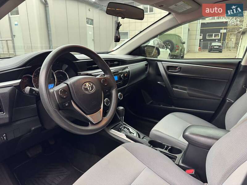 Седан Toyota Corolla 2015 в Одесі