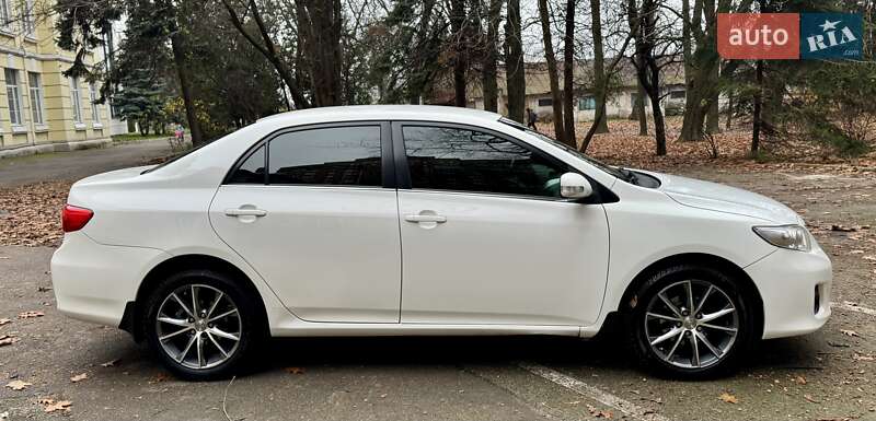 Седан Toyota Corolla 2012 в Києві