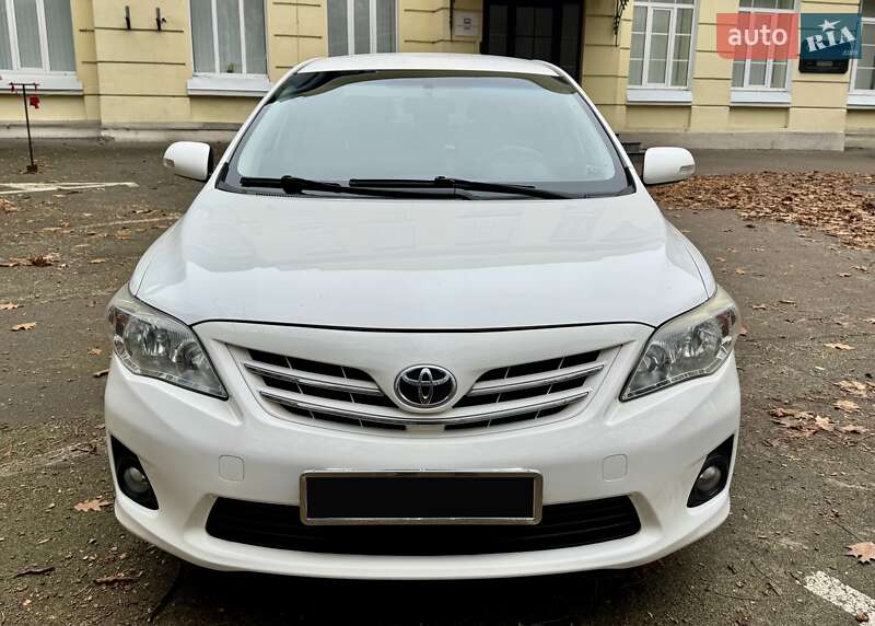 Седан Toyota Corolla 2012 в Києві