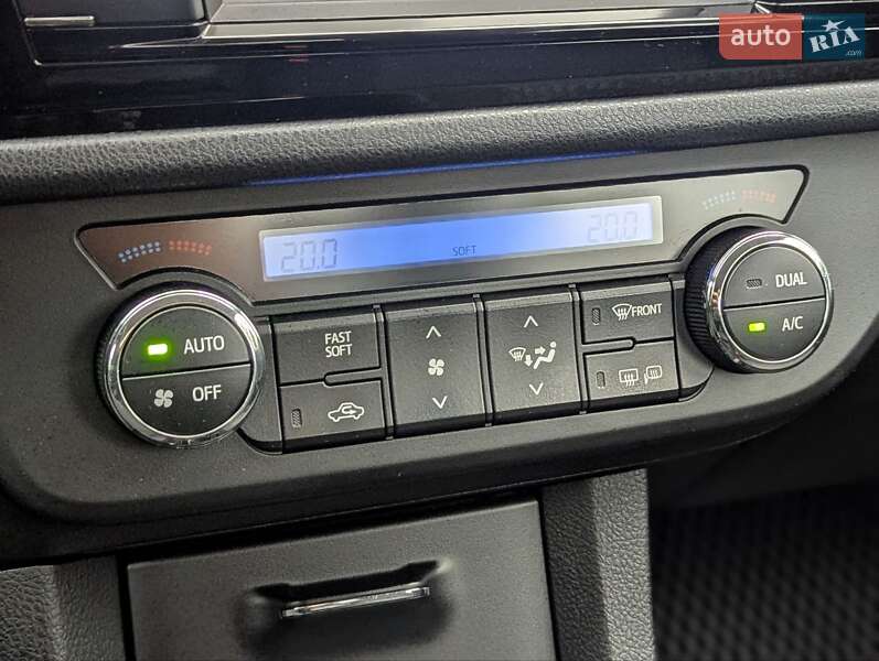 Седан Toyota Corolla 2013 в Києві