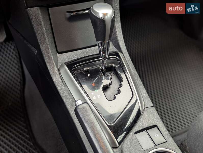 Седан Toyota Corolla 2013 в Києві