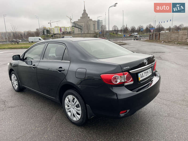 Седан Toyota Corolla 2012 в Киеве