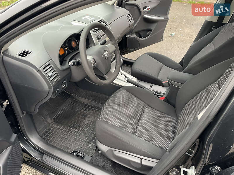 Седан Toyota Corolla 2012 в Киеве