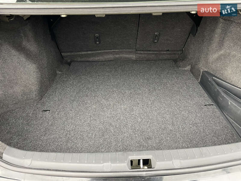 Седан Toyota Corolla 2012 в Киеве