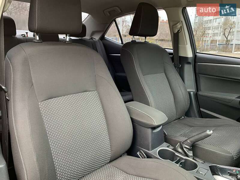 Седан Toyota Corolla 2016 в Николаеве