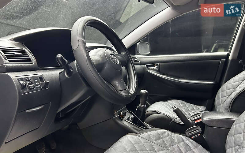 Седан Toyota Corolla 2005 в Черновцах