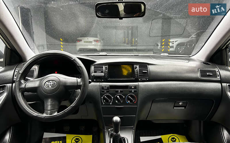 Седан Toyota Corolla 2005 в Черновцах