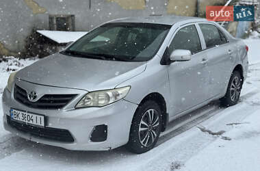 Седан Toyota Corolla 2012 в Ровно