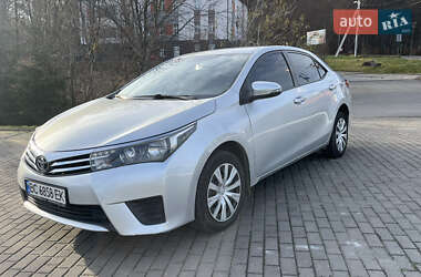Седан Toyota Corolla 2015 в Львові