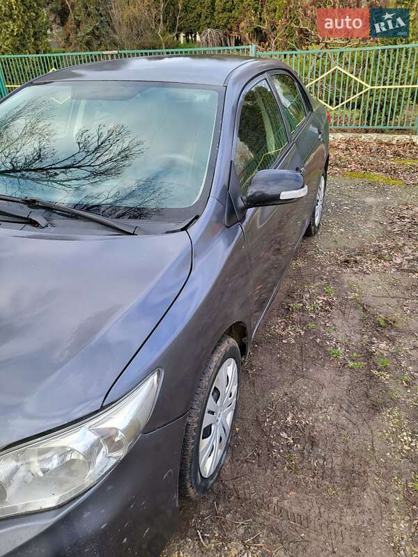 Седан Toyota Corolla 2012 в Борщеві