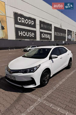 Седан Toyota Corolla 2017 в Киеве