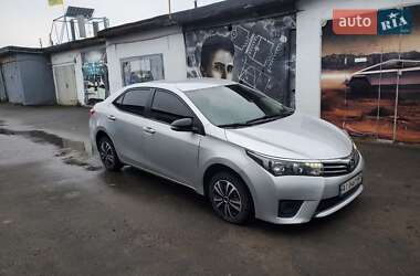 Седан Toyota Corolla 2015 в Киеве