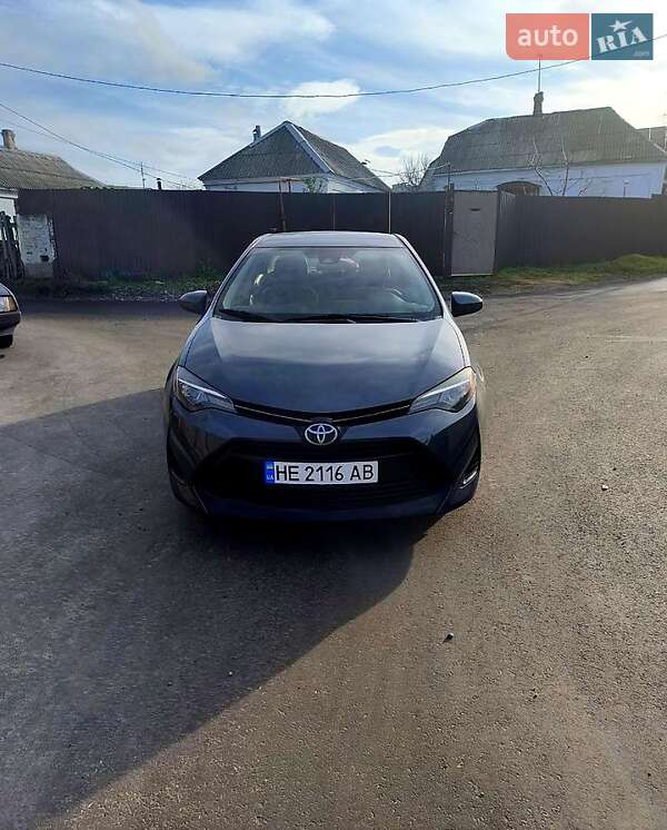 Седан Toyota Corolla 2017 в Миколаєві