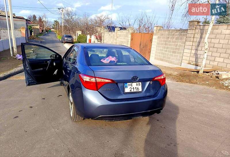 Седан Toyota Corolla 2017 в Миколаєві