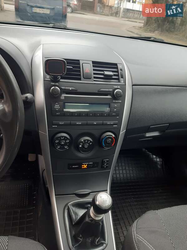 Седан Toyota Corolla 2010 в Івано-Франково