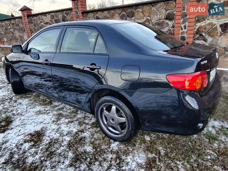 Седан Toyota Corolla 2008 в Сарнах