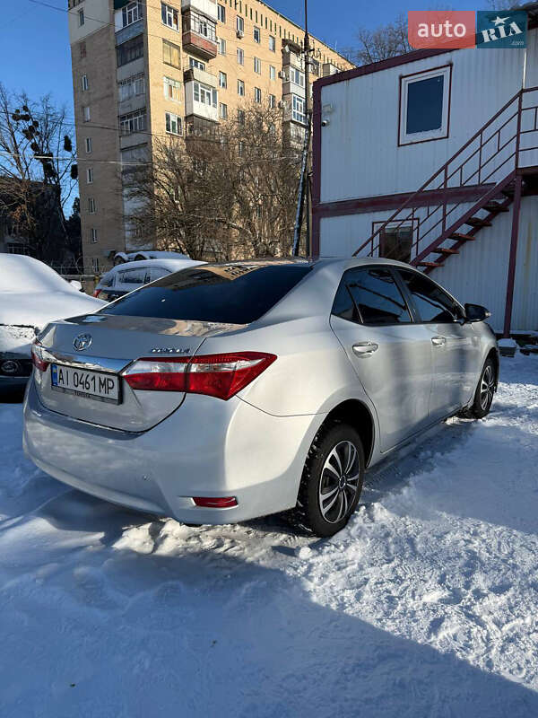 Седан Toyota Corolla 2015 в Полтаве