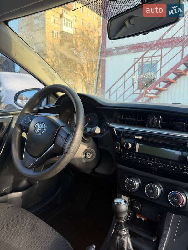 Седан Toyota Corolla 2015 в Полтаве