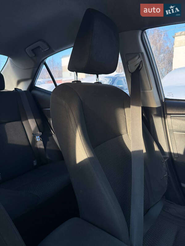 Седан Toyota Corolla 2015 в Полтаве