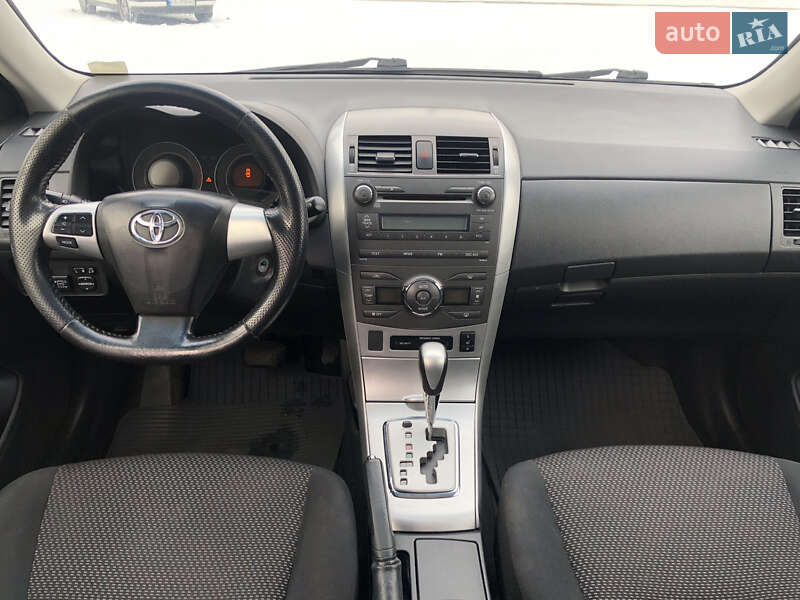 Седан Toyota Corolla 2011 в Києві