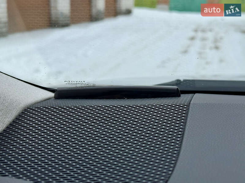 Седан Toyota Corolla 2019 в Киеве