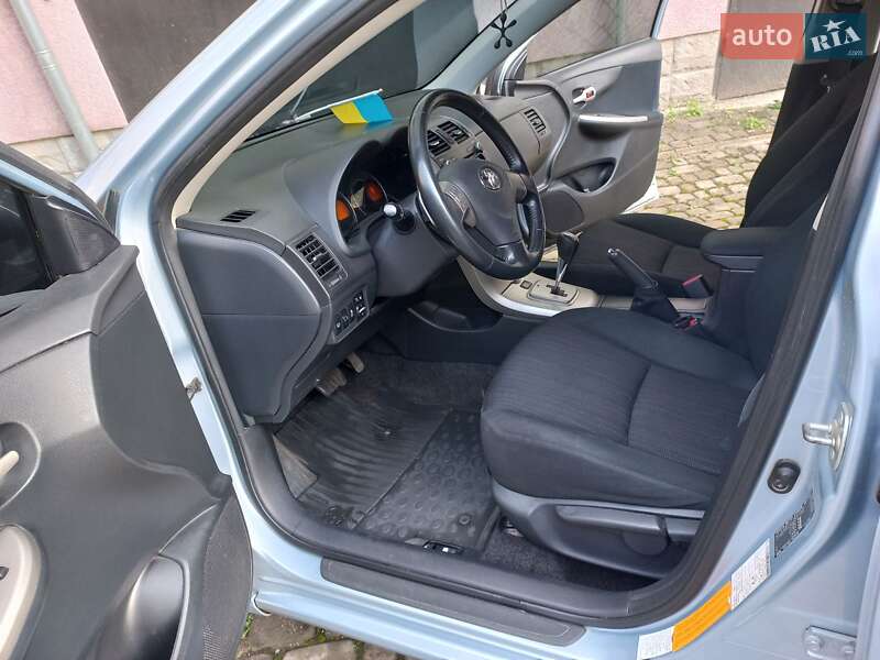 Седан Toyota Corolla 2007 в Золочеве