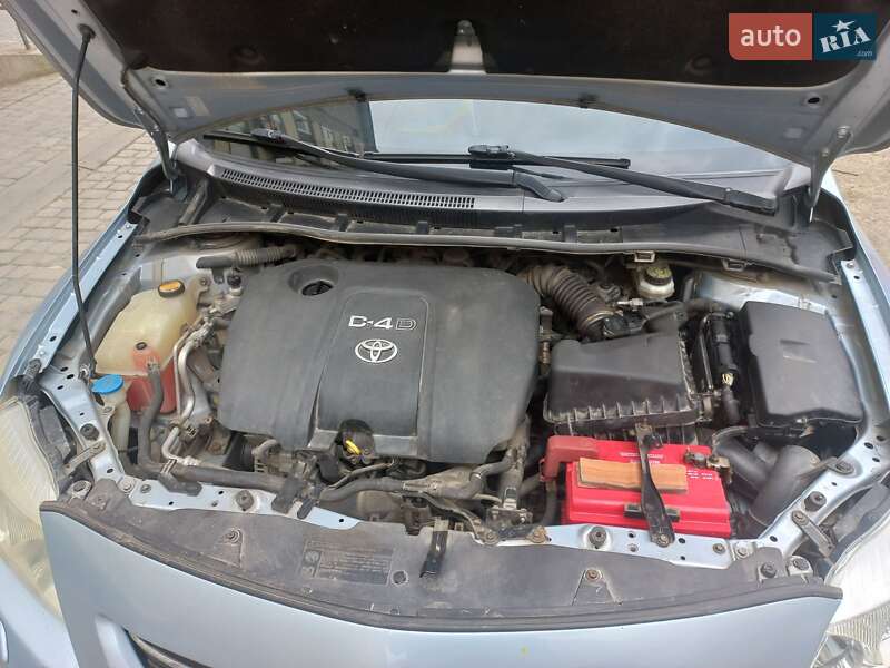 Седан Toyota Corolla 2007 в Золочеве