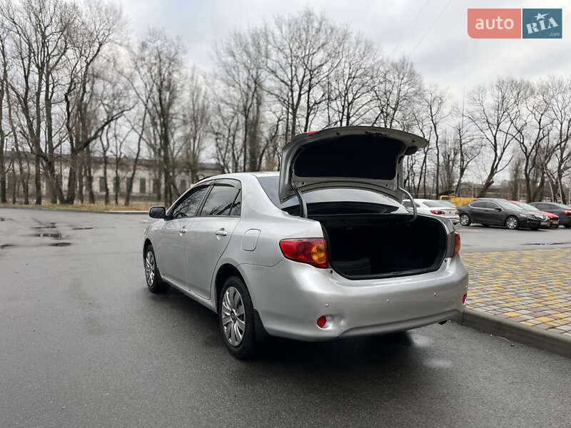 Седан Toyota Corolla 2008 в Чернигове