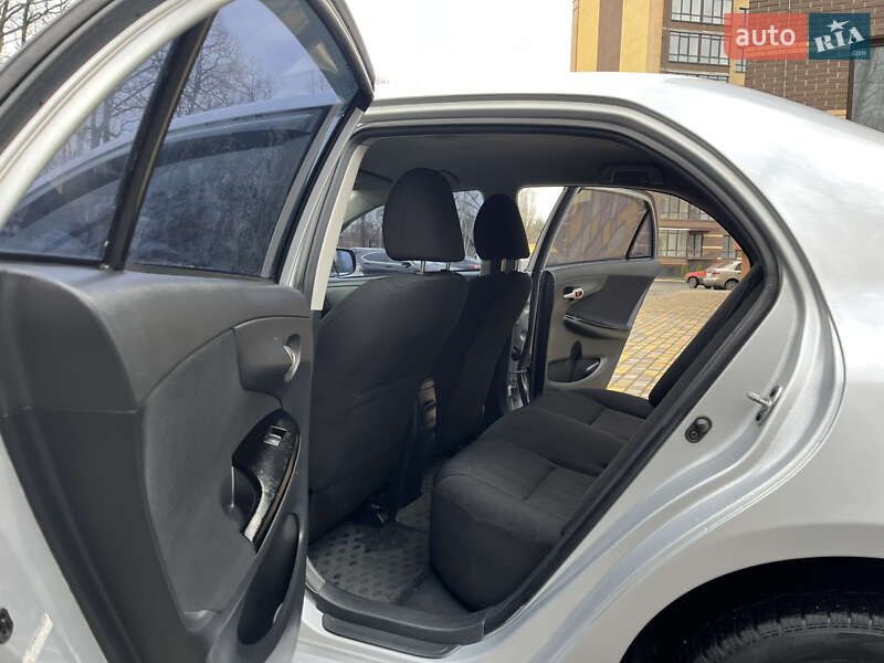 Седан Toyota Corolla 2008 в Чернигове