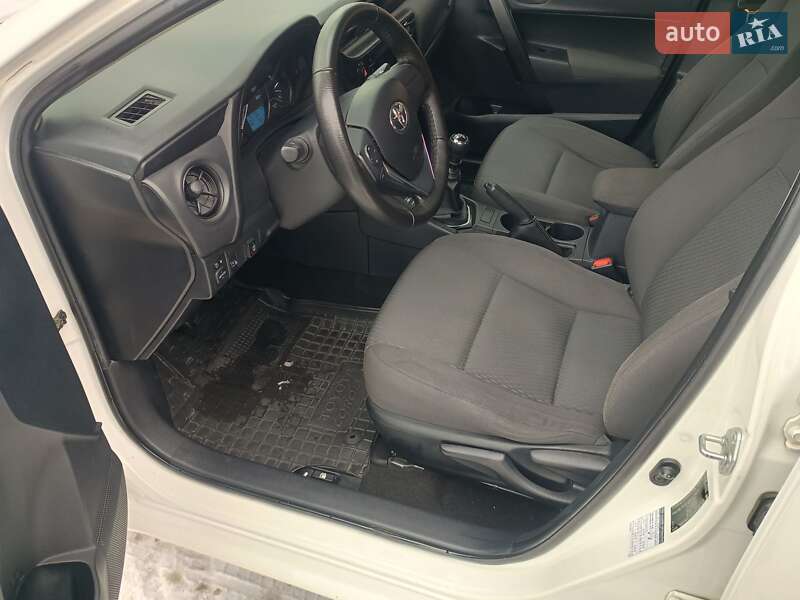 Седан Toyota Corolla 2017 в Кропивницькому