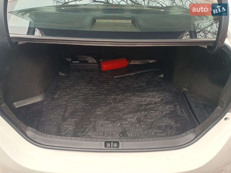 Седан Toyota Corolla 2017 в Кропивницькому
