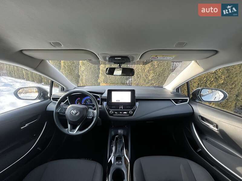Седан Toyota Corolla 2024 в Львове