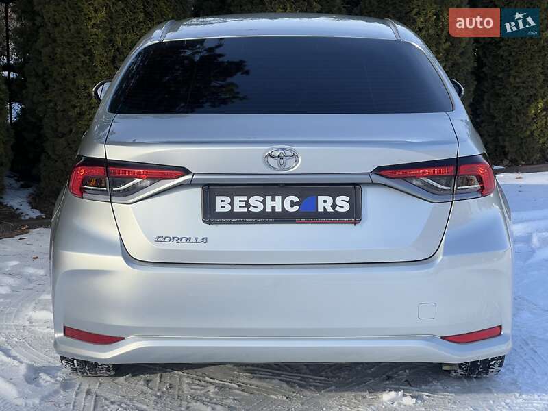 Седан Toyota Corolla 2024 в Львове