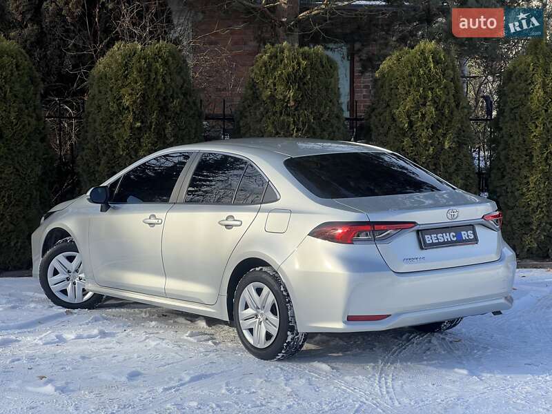 Седан Toyota Corolla 2024 в Львове