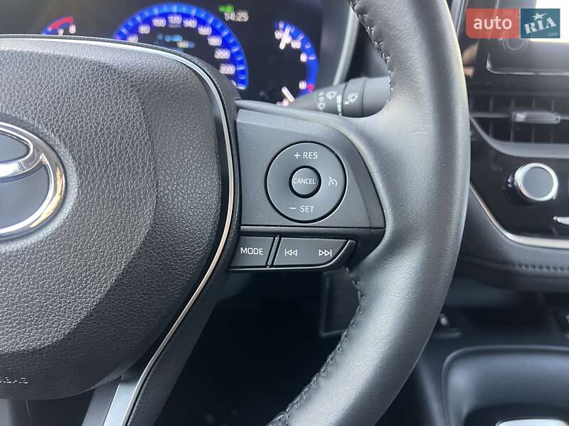 Седан Toyota Corolla 2024 в Львове