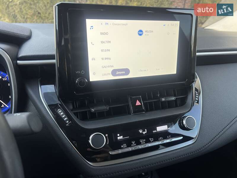 Седан Toyota Corolla 2024 в Львове