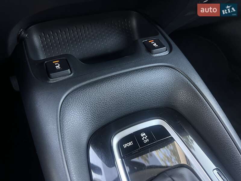 Седан Toyota Corolla 2024 в Львове