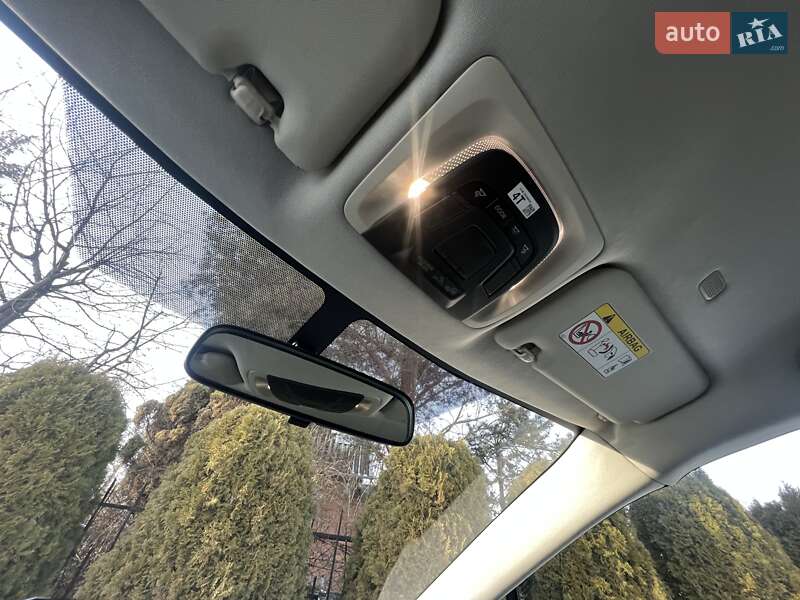 Седан Toyota Corolla 2024 в Львове