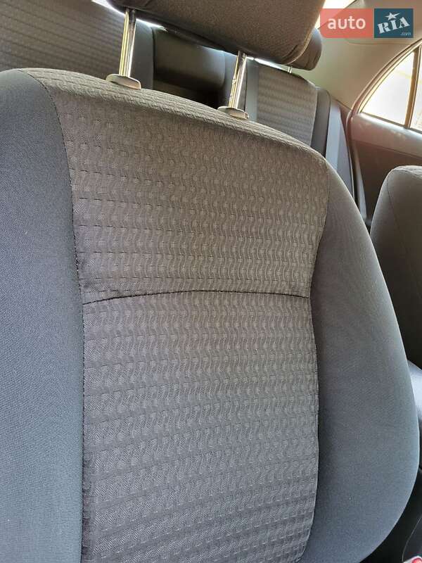 Седан Toyota Corolla 2011 в Петровому