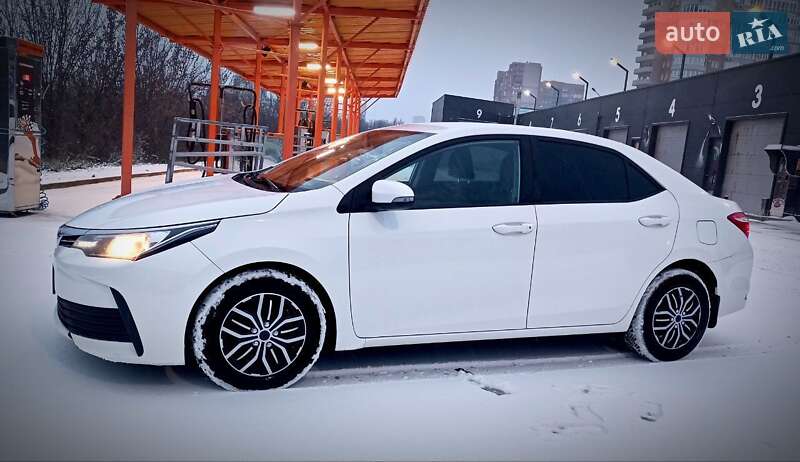 Седан Toyota Corolla 2018 в Харкові