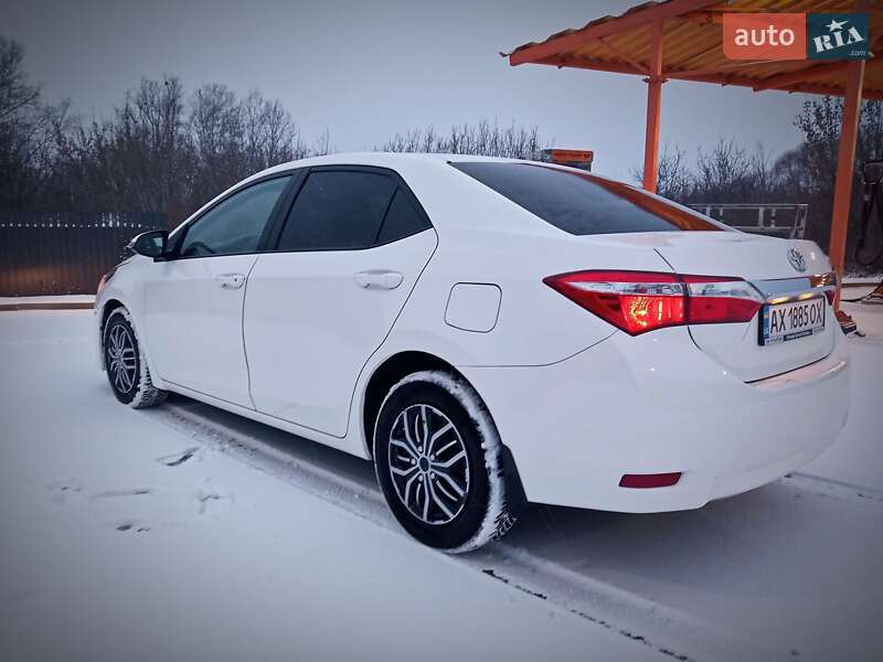 Седан Toyota Corolla 2018 в Харкові