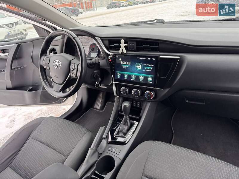 Седан Toyota Corolla 2018 в Харкові