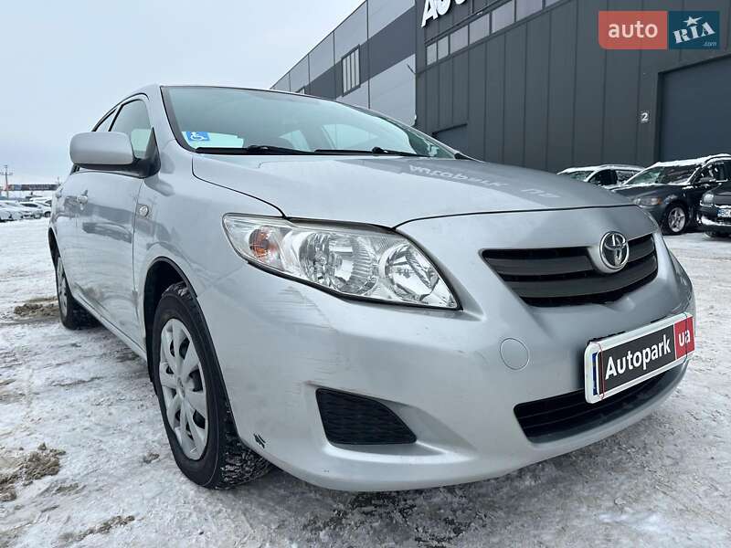Седан Toyota Corolla 2009 в Львове