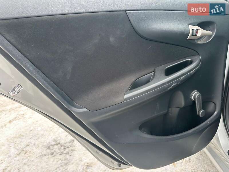 Седан Toyota Corolla 2009 в Львове