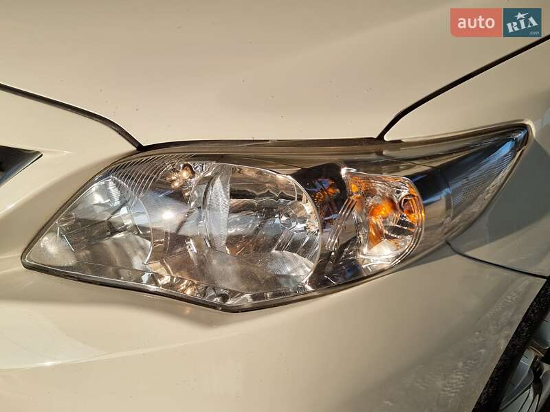 Седан Toyota Corolla 2011 в Виннице