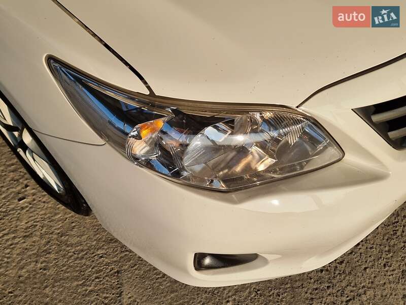 Седан Toyota Corolla 2011 в Виннице