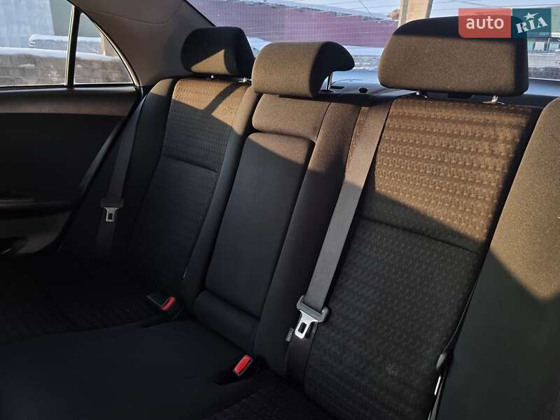 Седан Toyota Corolla 2011 в Виннице