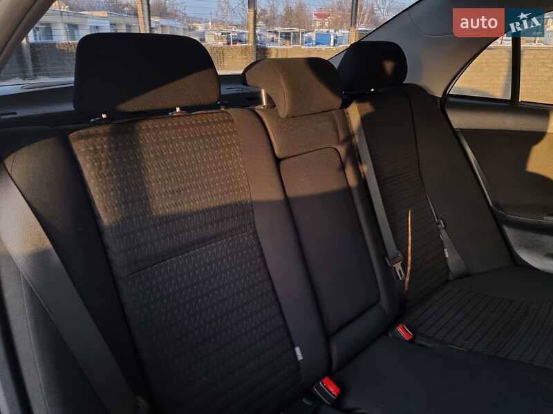 Седан Toyota Corolla 2011 в Виннице