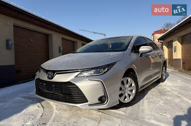 Седан Toyota Corolla 2019 в Ужгороді