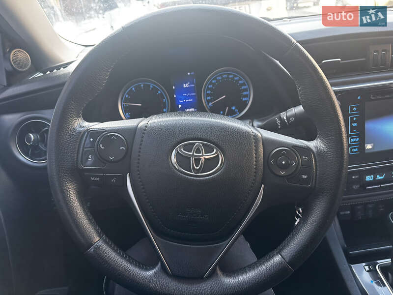 Седан Toyota Corolla 2016 в Ивано-Франковске